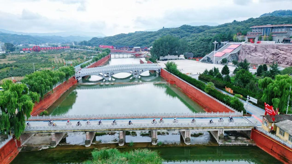 “红川绿谷 骑行太行”  2025中国公路自行车公开赛（邢台站）鸣笛开赛