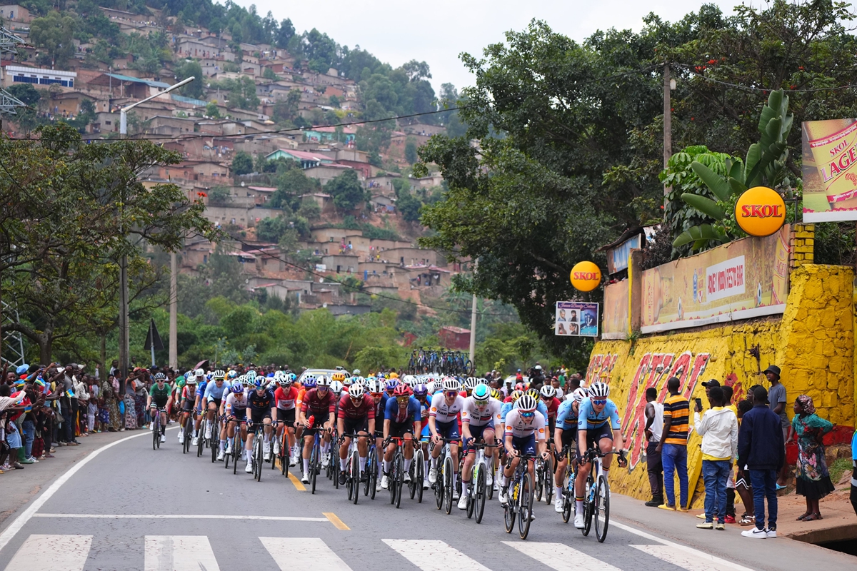 波加查最后66.6km封神，成功卫冕 2025 UCI 世锦赛！