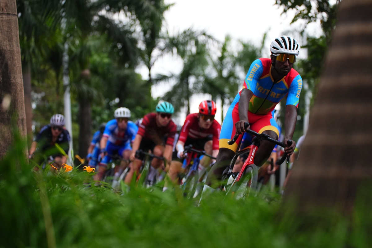 波加查最后66.6km封神，成功卫冕 2025 UCI 世锦赛！