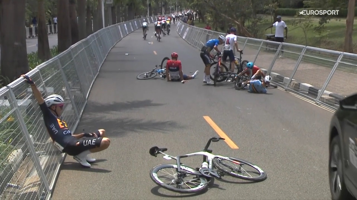 波加查最后66.6km封神，成功卫冕 2025 UCI 世锦赛！
