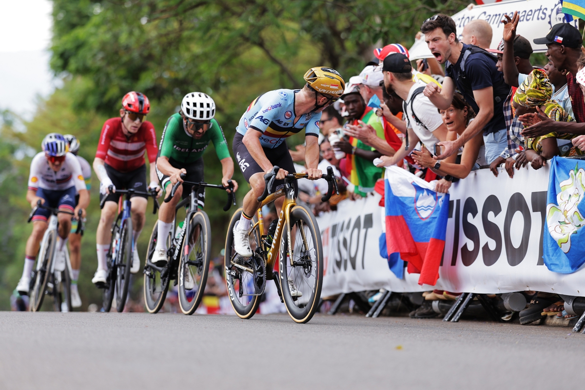 波加查最后66.6km封神，成功卫冕 2025 UCI 世锦赛！