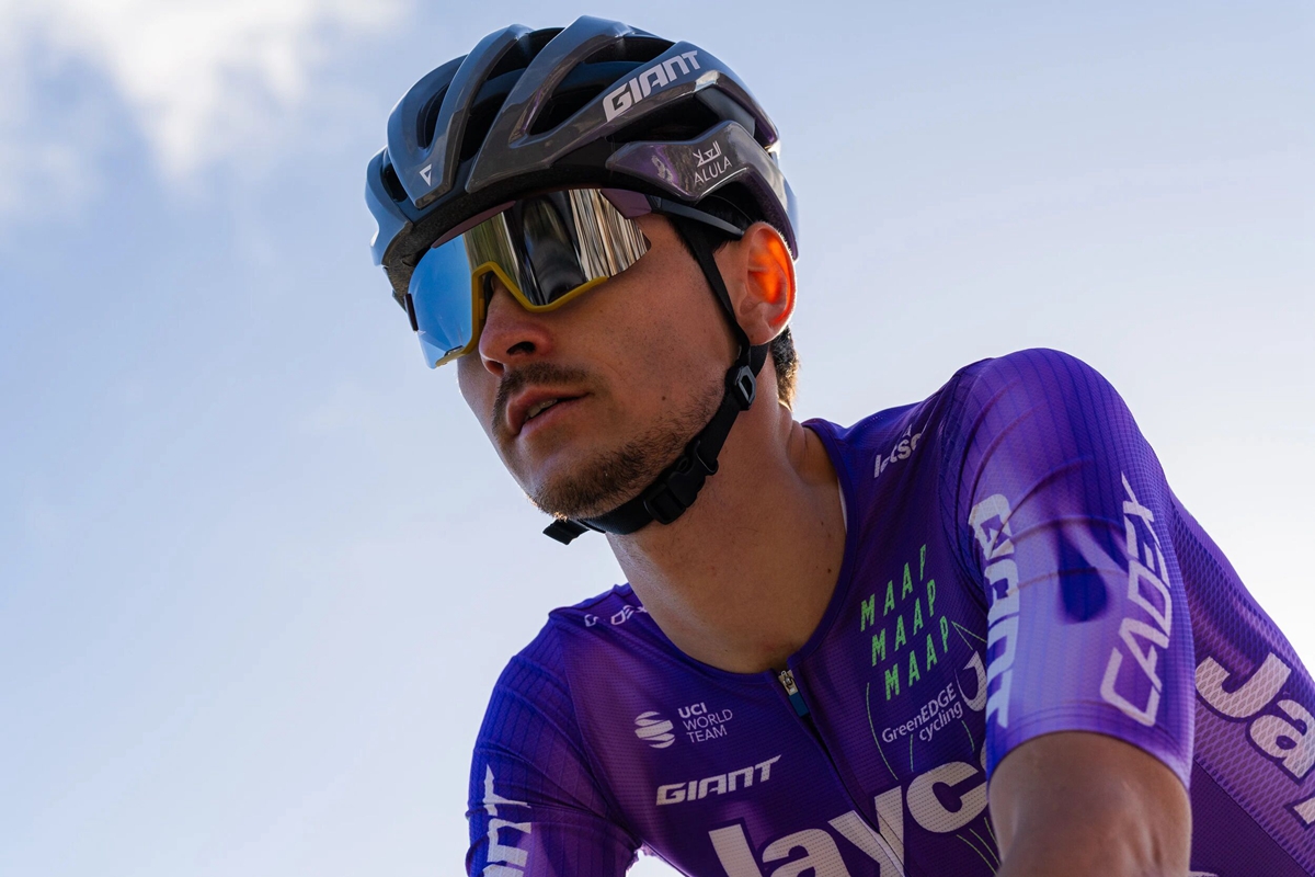 GIANT 与 Team Jayco AlUla 车队建立全新眼镜合作关系