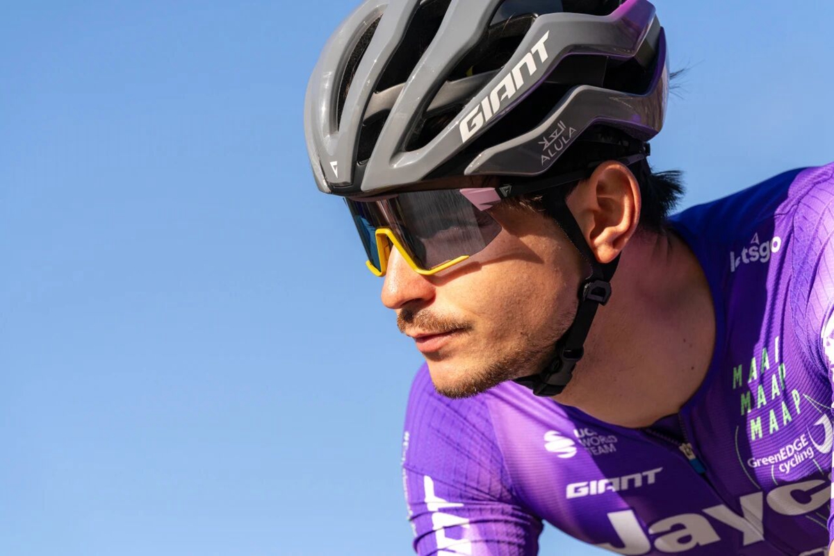 GIANT 与 Team Jayco AlUla 车队建立全新眼镜合作关系