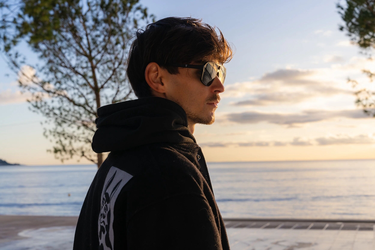 GIANT 与 Team Jayco AlUla 车队建立全新眼镜合作关系