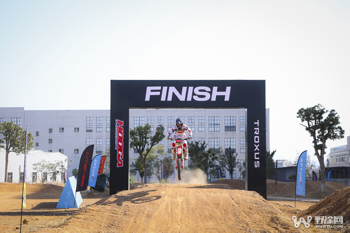 创速未来·共赴山海｜TROXUS 2026 战略新品重磅发布  携手 INTENSE 启新程