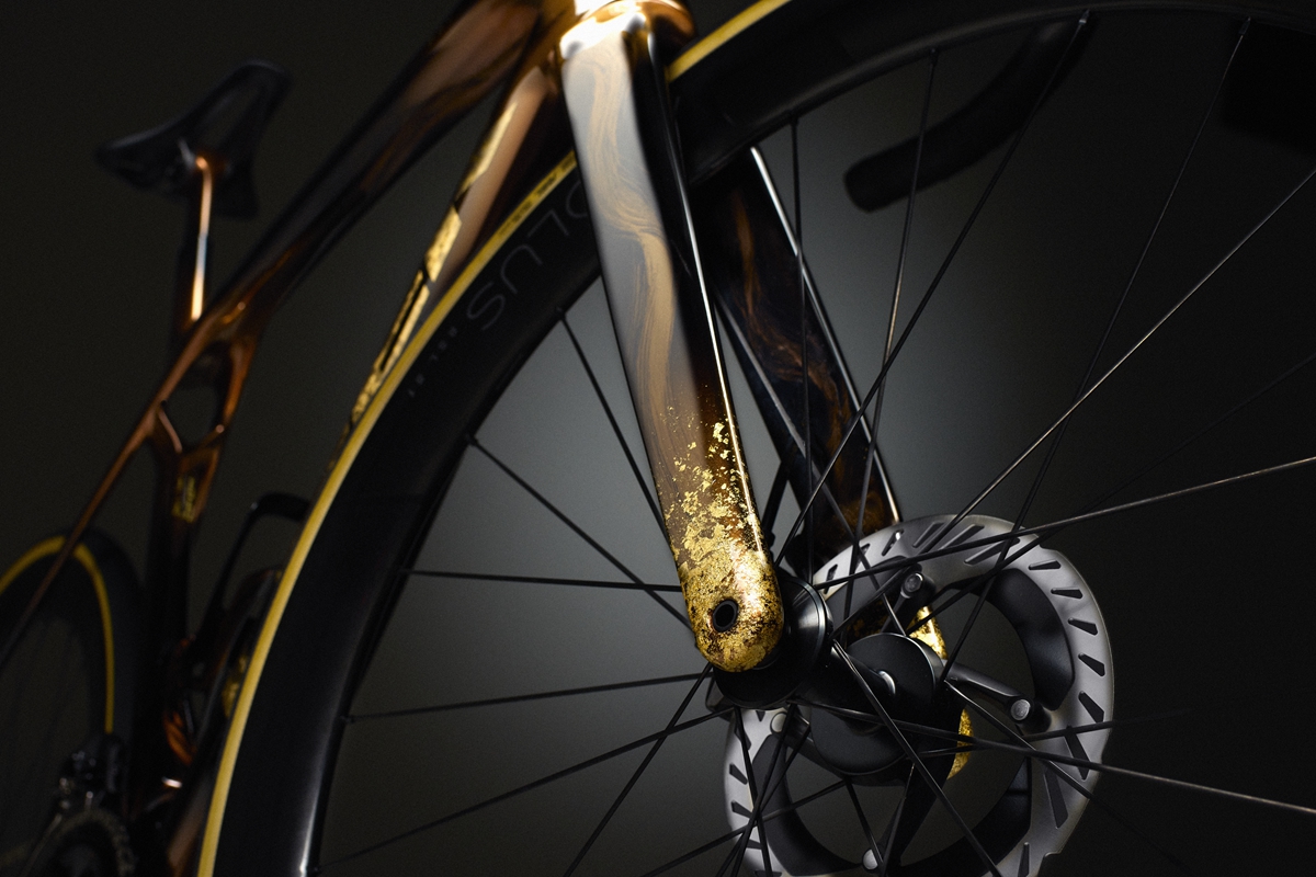 TREK 推出 Project One ICON Palomino “马动骁腾” 中国马年涂装