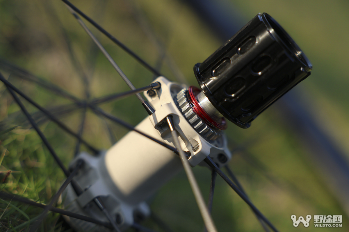 不止于“轻”   950g的静藤Ultra公路轮组究竟如何？