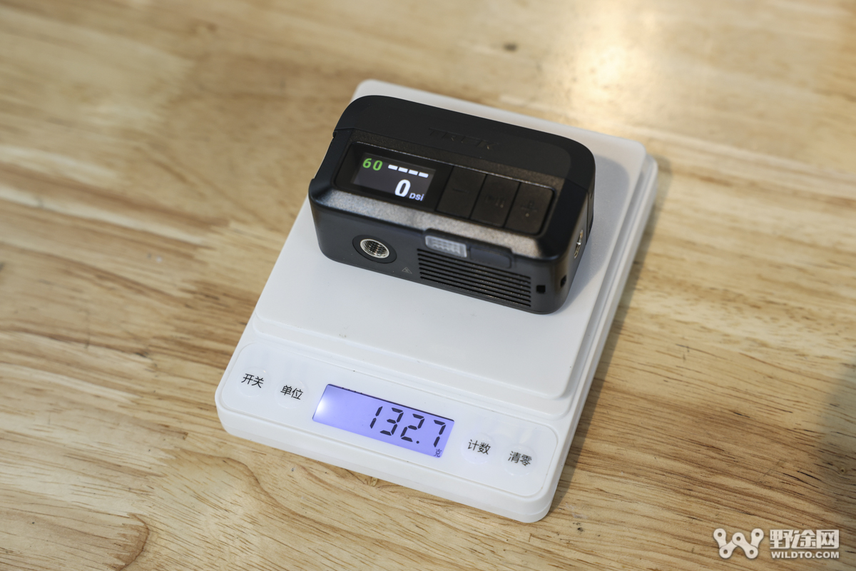 好物推荐 | 塞进尾包就能走  Trek Air Rush电动迷你打气筒