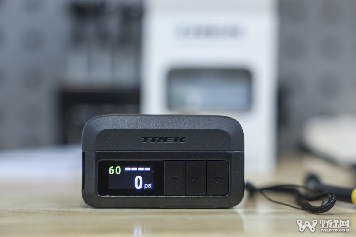 好物推荐 | 塞进尾包就能走  Trek Air Rush电动迷你打气筒