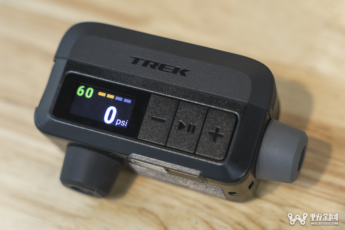 好物推荐 | 塞进尾包就能走  Trek Air Rush电动迷你打气筒