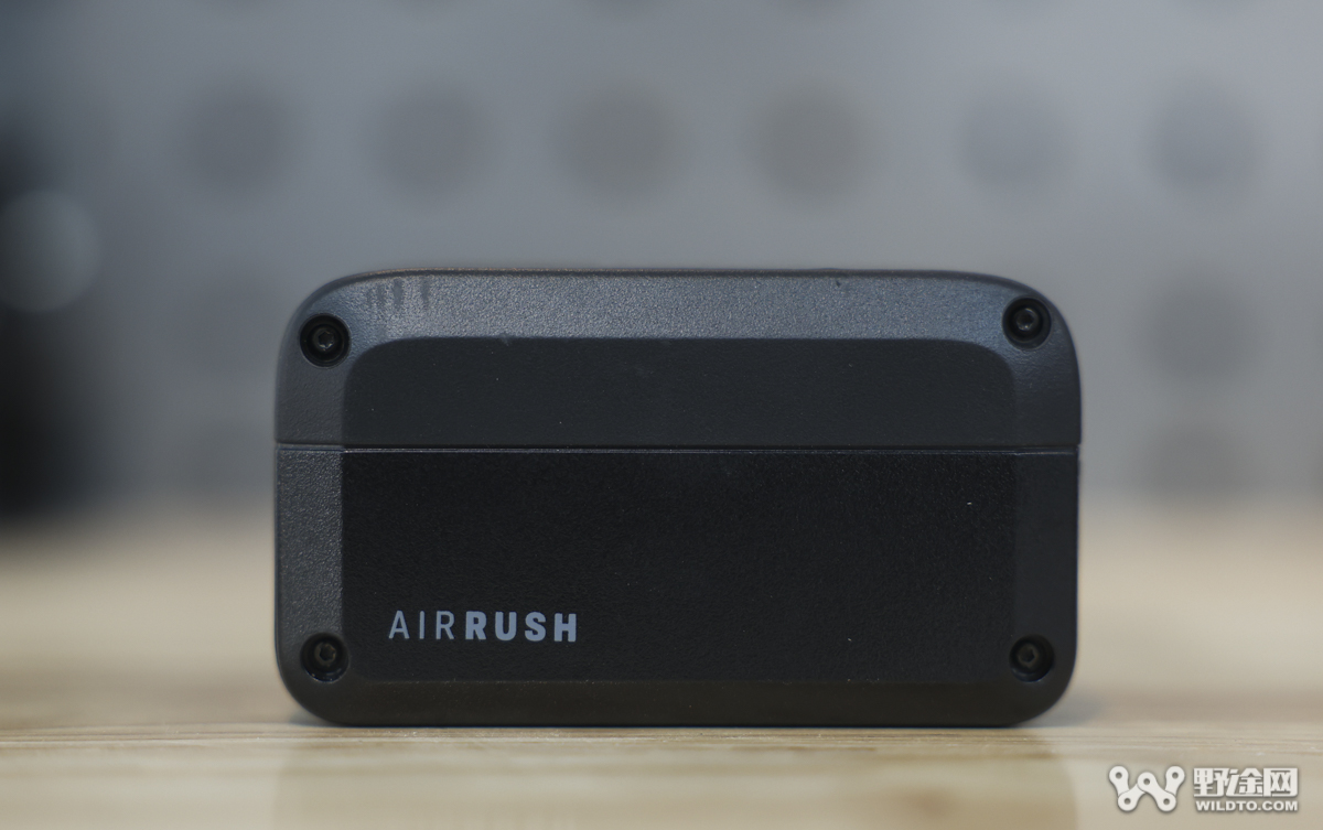 好物推荐 | 塞进尾包就能走  Trek Air Rush电动迷你打气筒