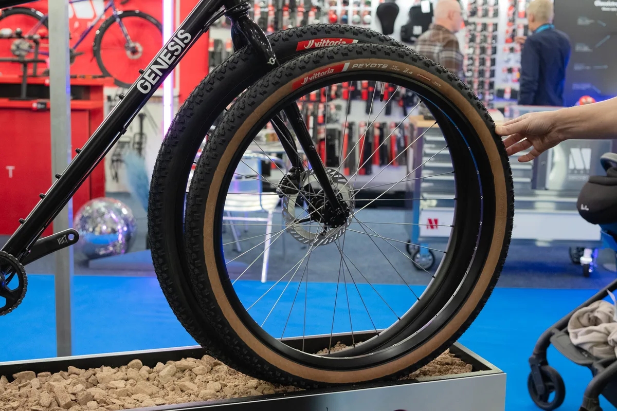 抢占先机  Vittoria 32寸 Peyote XC外胎亮相