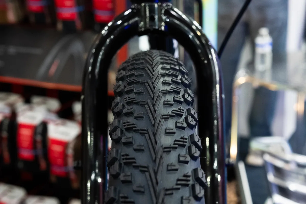 抢占先机  Vittoria 32寸 Peyote XC外胎亮相