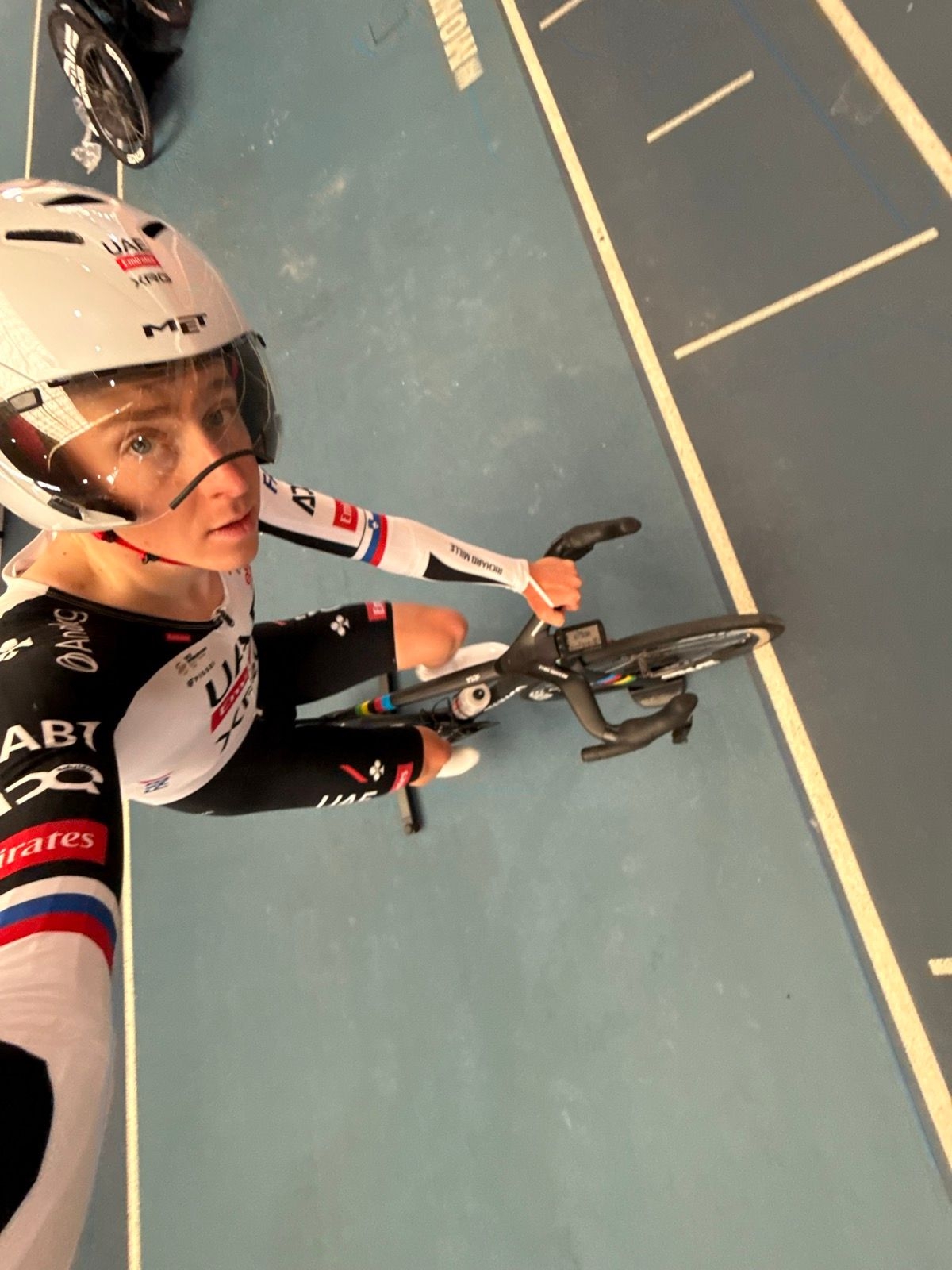 “等我两分钟就好”   波加查呼吁彼此尊重