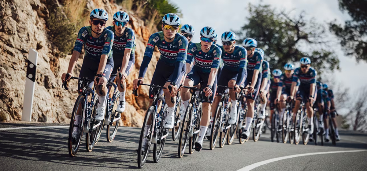 赋能赛场  禧玛诺携手多支世巡车队征战 2026 赛季