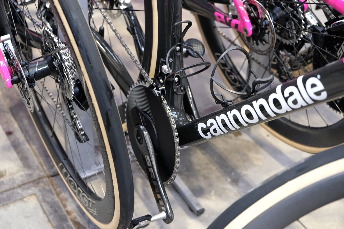 职业车手如何设定战车 新闻报环赛上的器材巧思