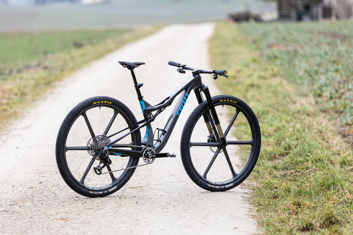 打破质疑 32英寸轮径首场胜利