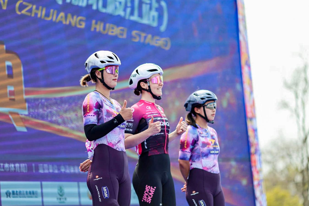 2026中国公路自行车公开赛（湖北枝江站） 鸣枪开赛  千名车手竞速“三峡水乡”