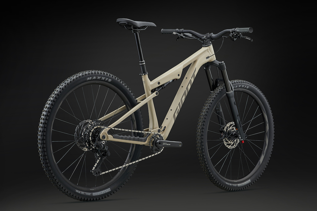 铝版Anthem？捷安特推出新款Stance