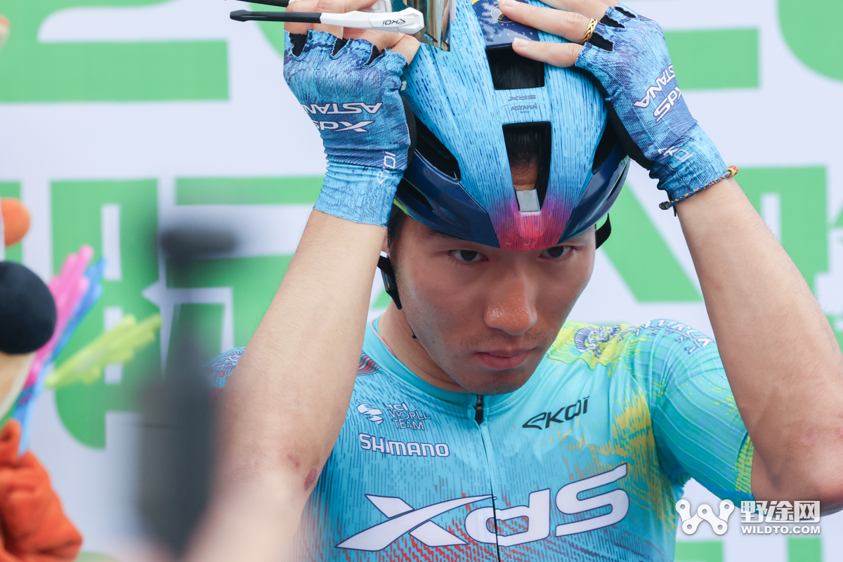 “理想汽车杯”2026环岛赛S2：喜德盛阿斯塔纳赢赛段，并穿上黄衫