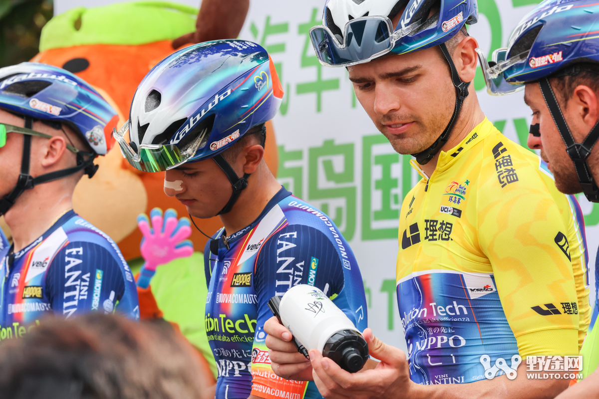 “理想汽车杯”2026环岛赛S2：喜德盛阿斯塔纳赢赛段，并穿上黄衫