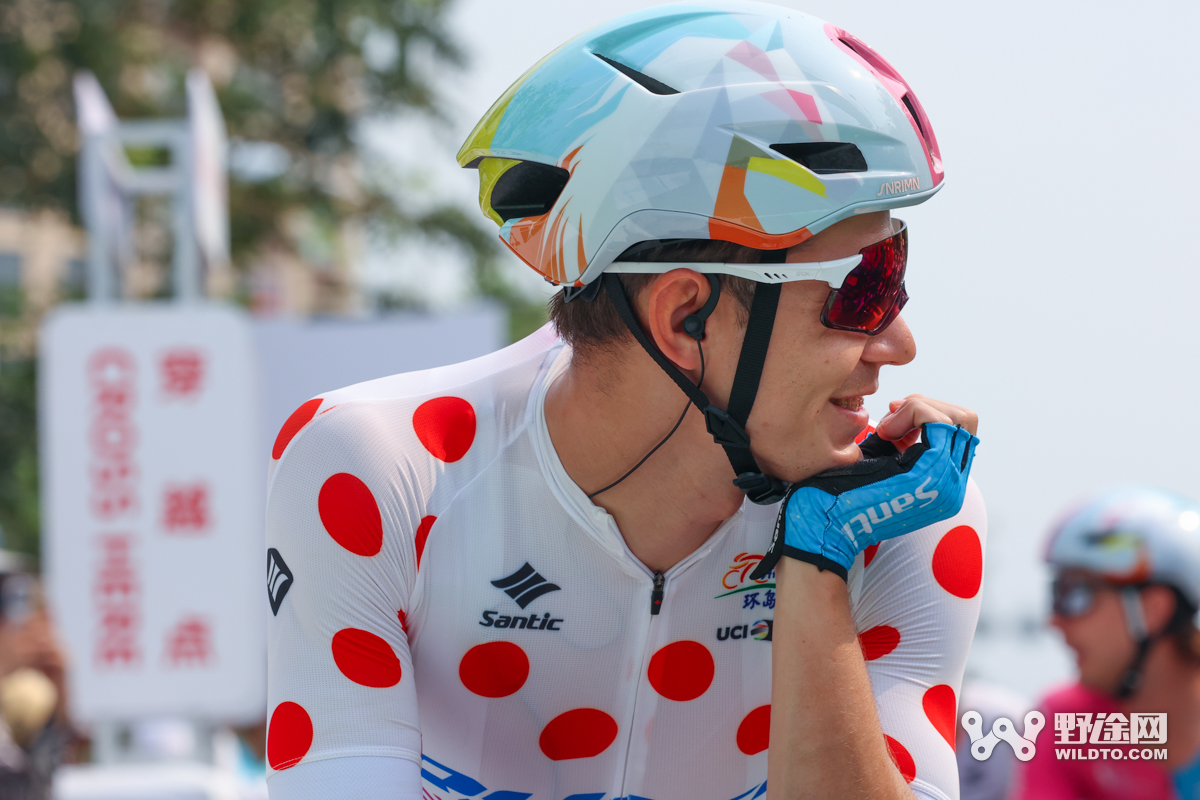 “理想汽车杯”2026环岛赛S2：喜德盛阿斯塔纳赢赛段，并穿上黄衫