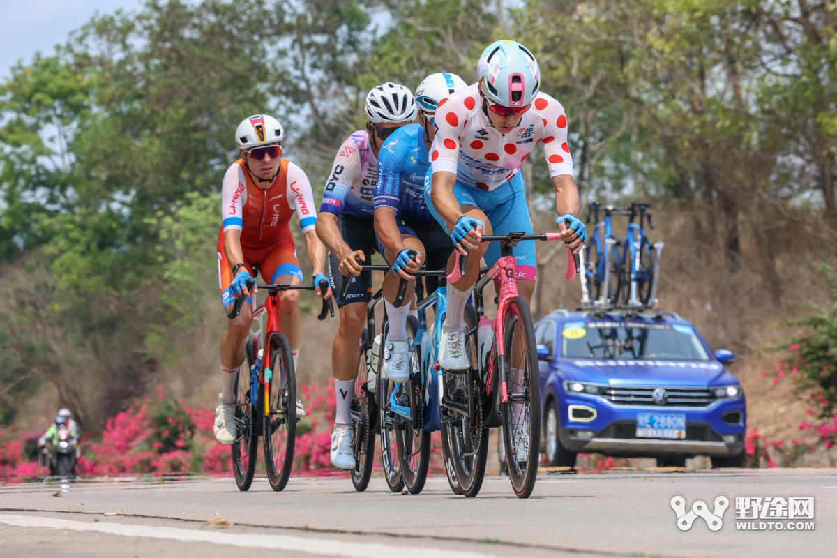 “理想汽车杯”2026环岛赛S2：喜德盛阿斯塔纳赢赛段，并穿上黄衫