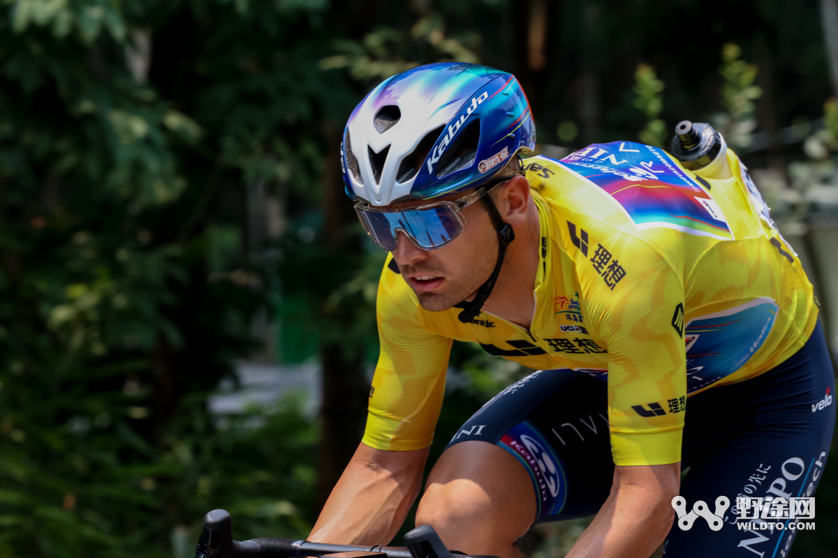 “理想汽车杯”2026环岛赛S2：喜德盛阿斯塔纳赢赛段，并穿上黄衫