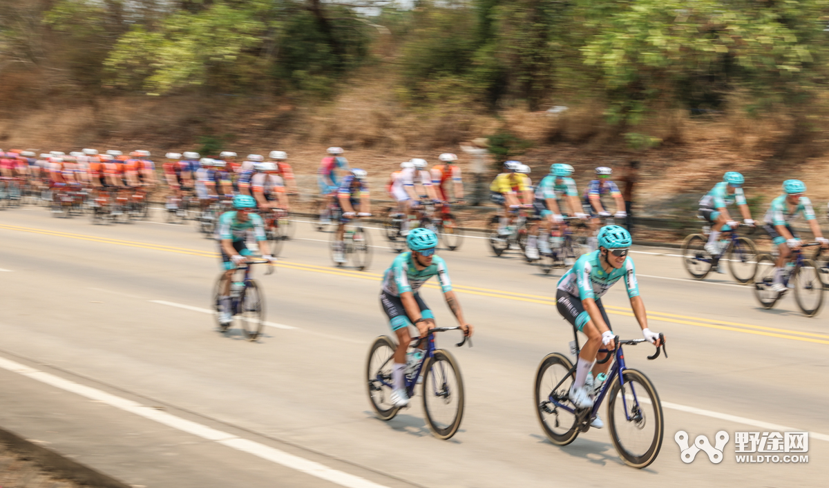 “理想汽车杯”2026环岛赛S2：喜德盛阿斯塔纳赢赛段，并穿上黄衫