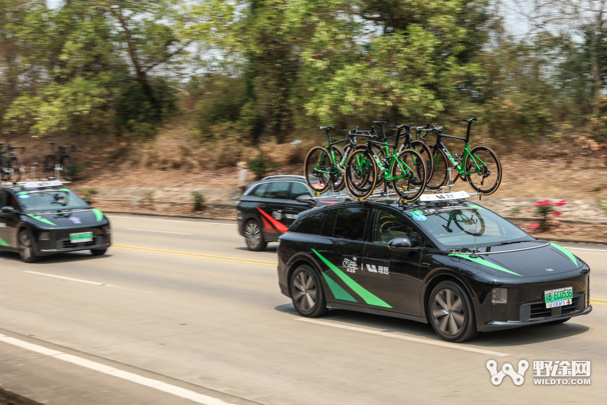 “理想汽车杯”2026环岛赛S2：喜德盛阿斯塔纳赢赛段，并穿上黄衫