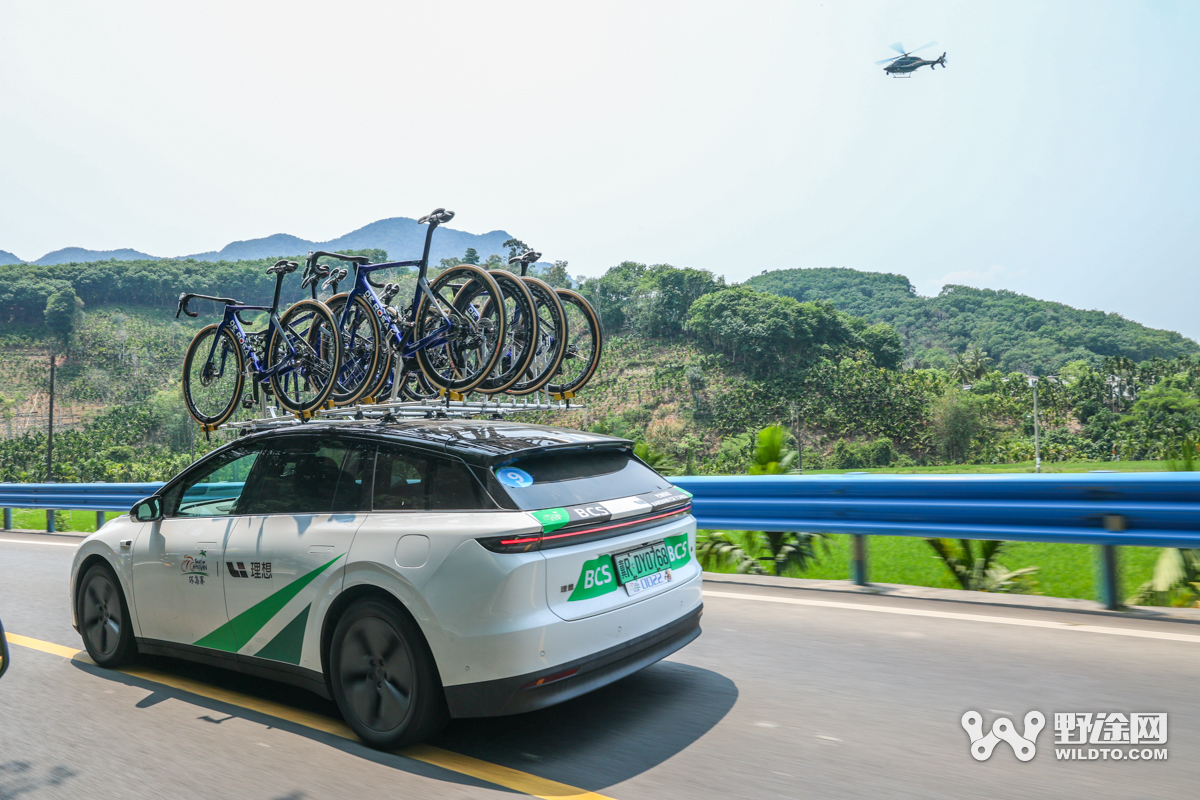 “理想汽车杯”2026环岛赛S2：喜德盛阿斯塔纳赢赛段，并穿上黄衫