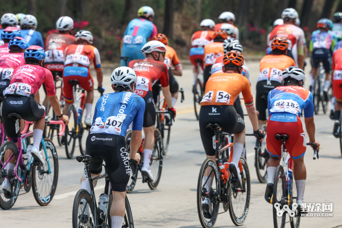 “理想汽车杯”2026环岛赛S2：喜德盛阿斯塔纳赢赛段，并穿上黄衫