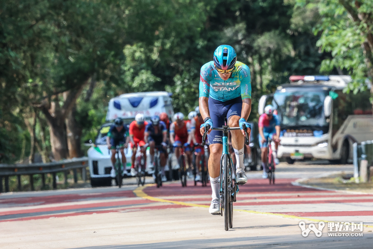 “理想汽车杯”2026环岛赛S2：喜德盛阿斯塔纳赢赛段，并穿上黄衫