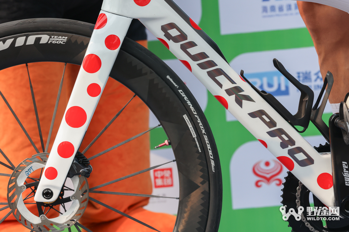 “理想汽车杯”环岛赛S5：李宁车队赢收官战 喜德盛阿斯塔纳问鼎总冠军