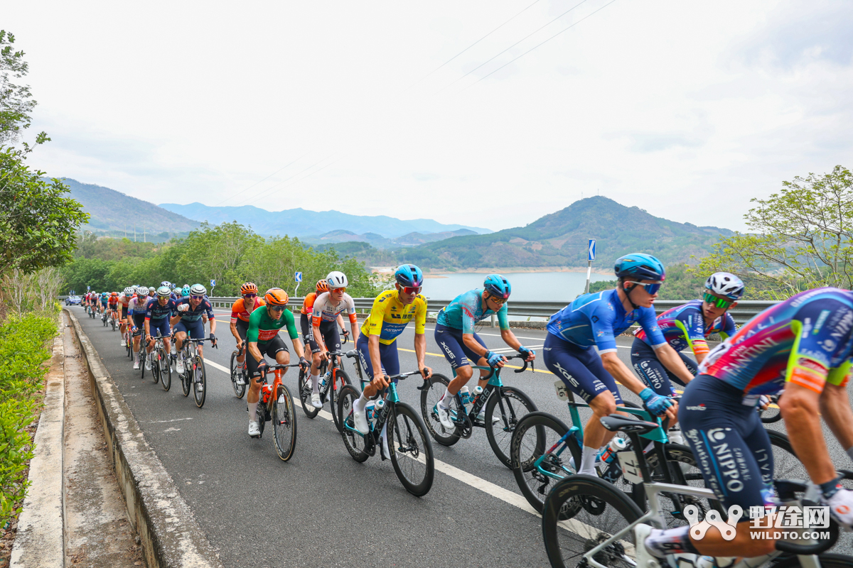 “理想汽车杯”环岛赛S5：李宁车队赢收官战 喜德盛阿斯塔纳问鼎总冠军