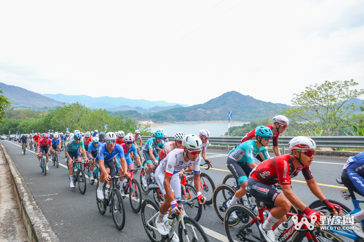 “理想汽车杯”环岛赛S5：李宁车队赢收官战 喜德盛阿斯塔纳问鼎总冠军