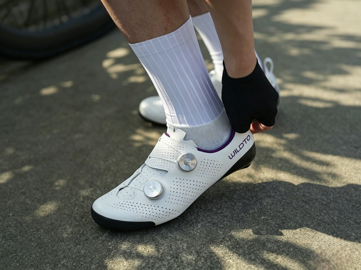 野途甄选|全碳纤宽楦公路锁鞋「风掣」：告别挤脚，发力直接
