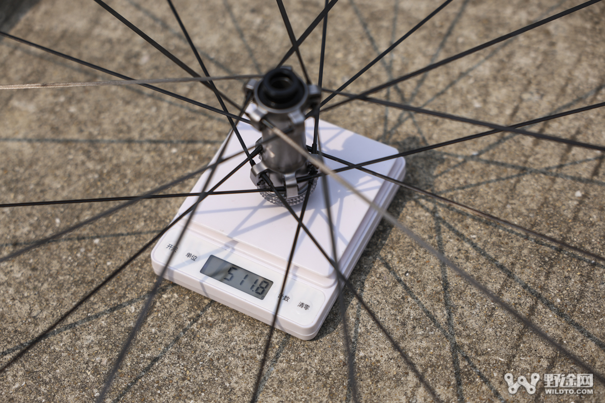 仅重1095g！ 钢碳辐条SCWS结构  TUKUS Evolution 50公路轮组实测