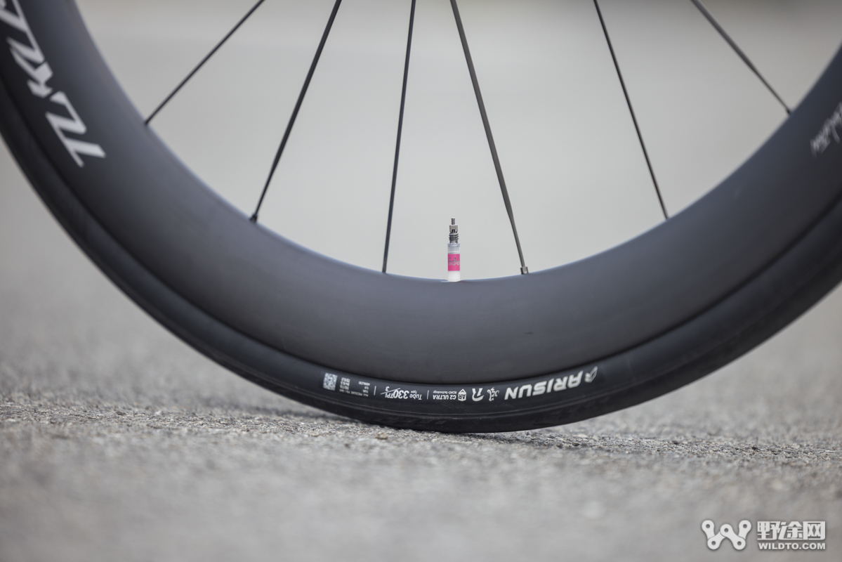 仅重1095g！ 钢碳辐条SCWS结构  TUKUS Evolution 50公路轮组实测