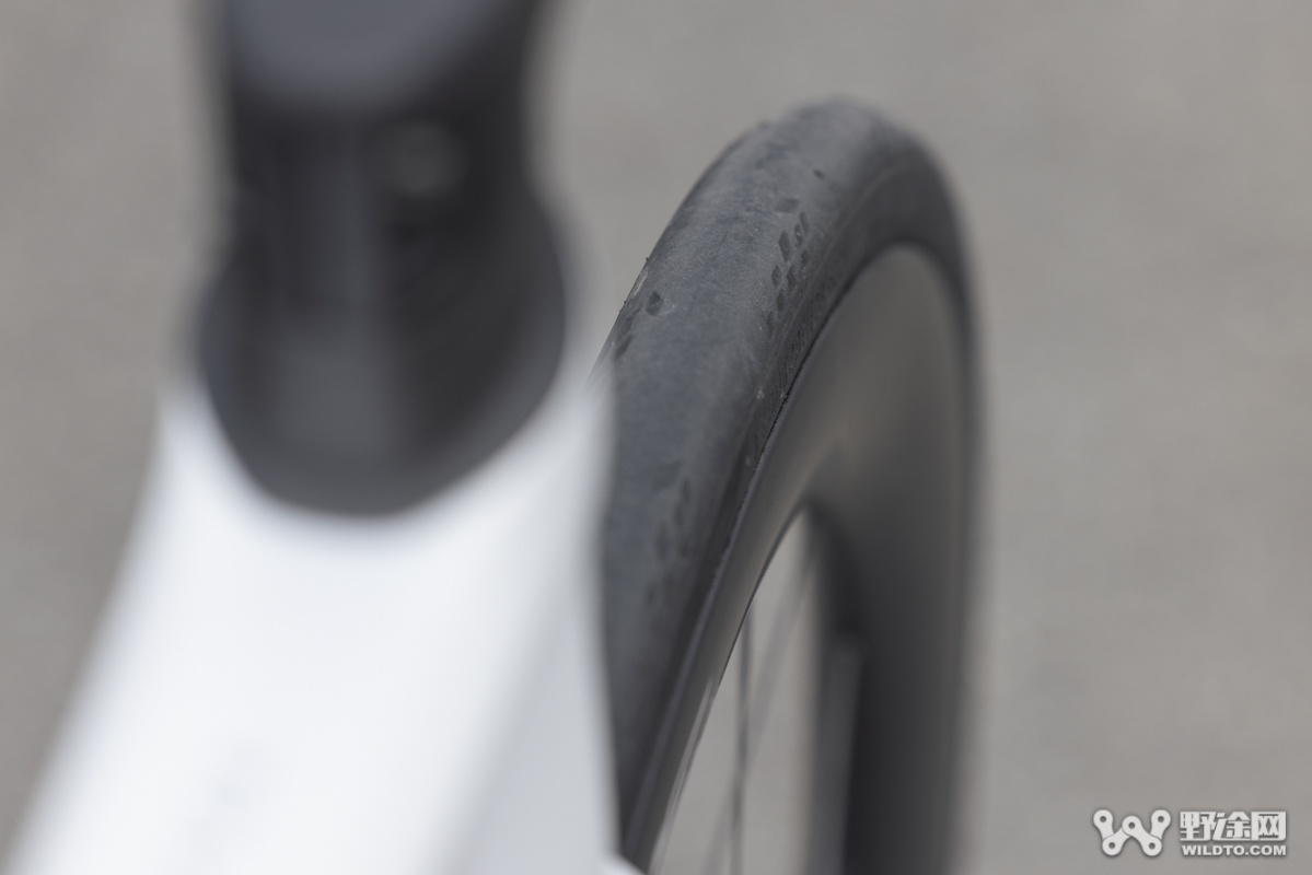 仅重1095g！ 钢碳辐条SCWS结构  TUKUS Evolution 50公路轮组实测