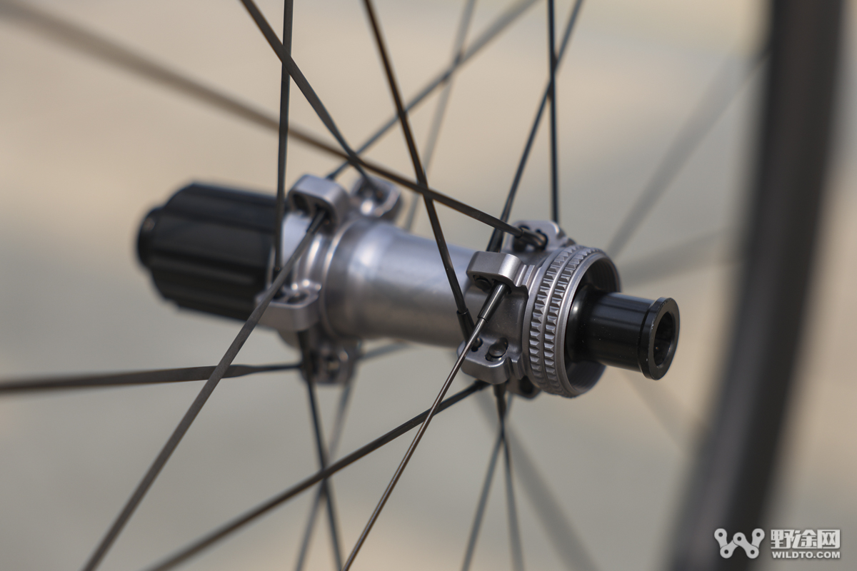 仅重1095g！ 钢碳辐条SCWS结构  TUKUS Evolution 50公路轮组实测