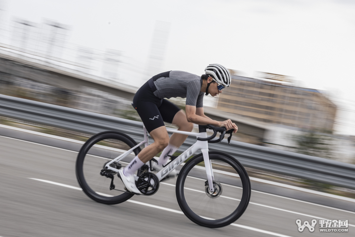 仅重1095g！ 钢碳辐条SCWS结构  TUKUS Evolution 50公路轮组实测