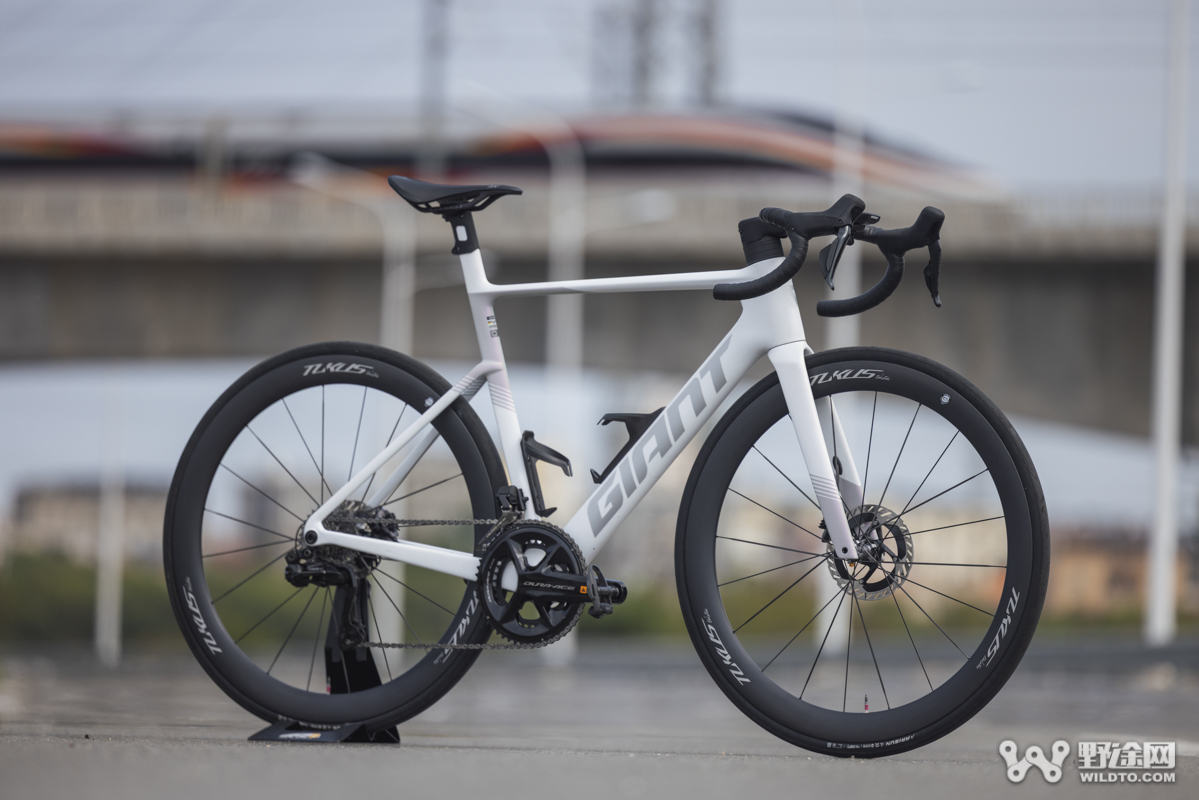 仅重1095g！ 钢碳辐条SCWS结构  TUKUS Evolution 50公路轮组实测