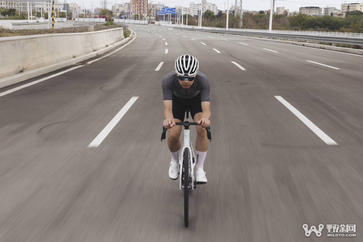 仅重1095g！ 钢碳辐条SCWS结构  TUKUS Evolution 50公路轮组实测