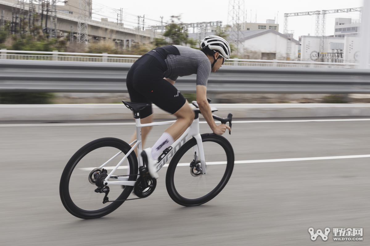 仅重1095g！ 钢碳辐条SCWS结构  TUKUS Evolution 50公路轮组实测