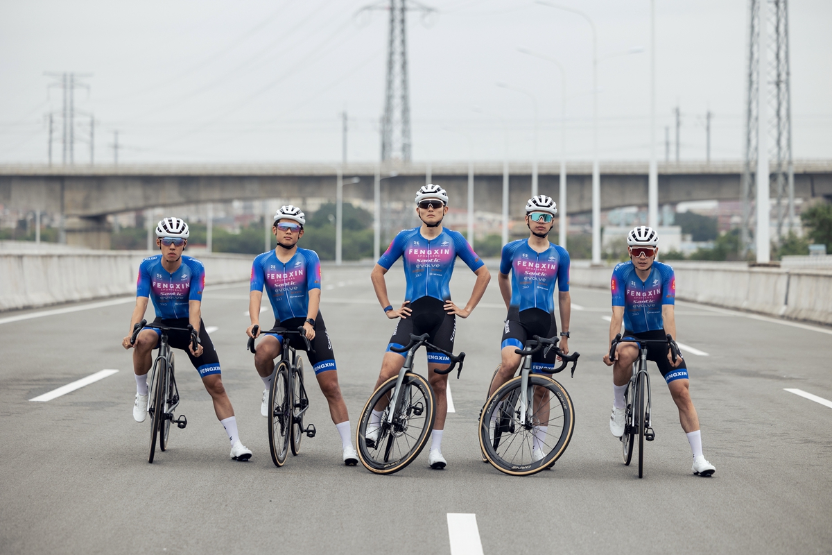 丰信-森地客车队2026赛季阵容亮相