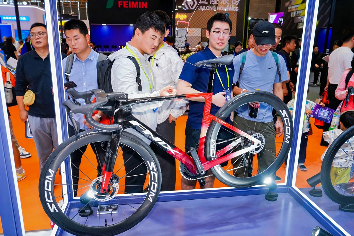 百年凤凰，凤舞全球！凤凰携三大品牌闪耀 2026 中国展