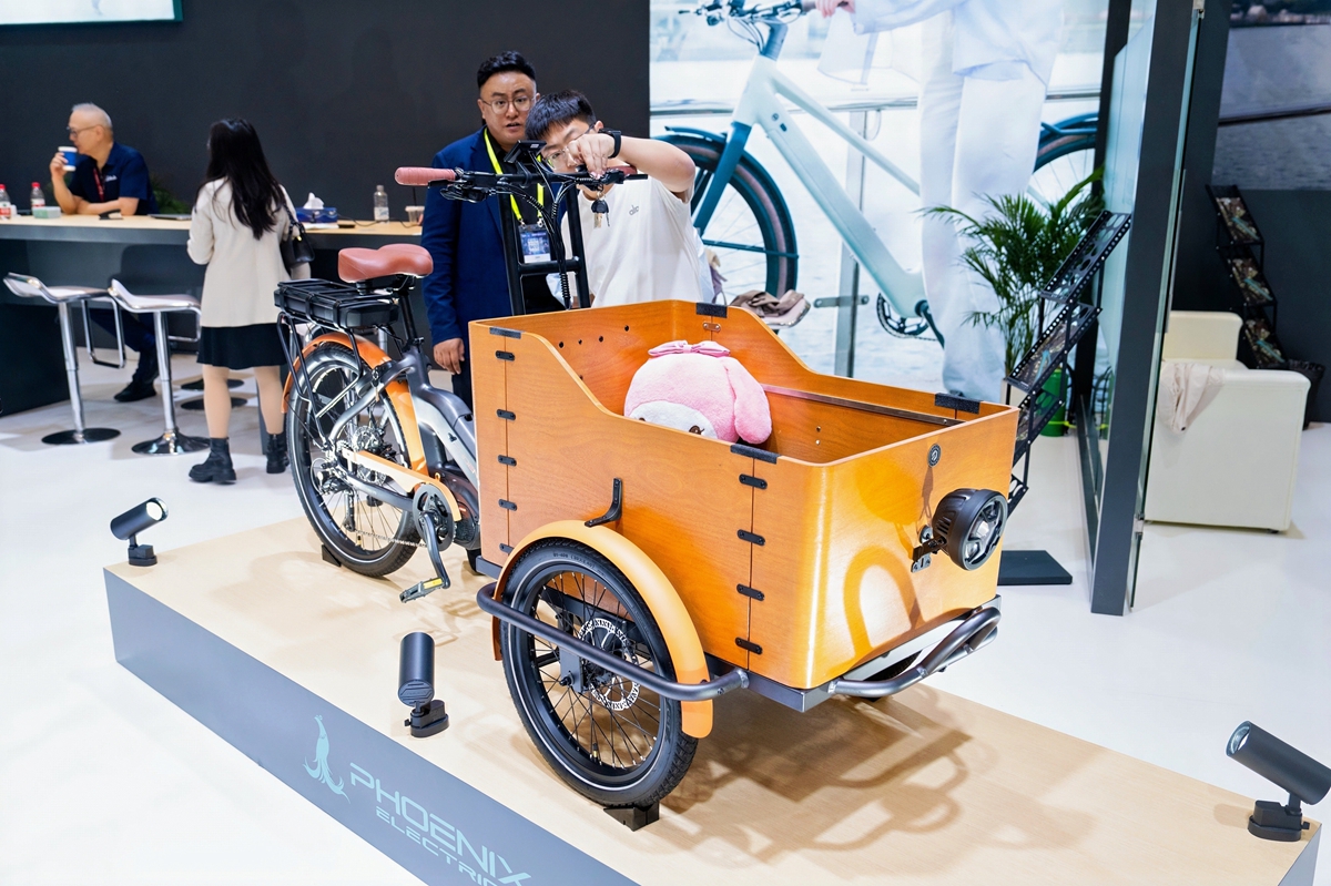 百年凤凰，凤舞全球！凤凰携三大品牌闪耀 2026 中国展
