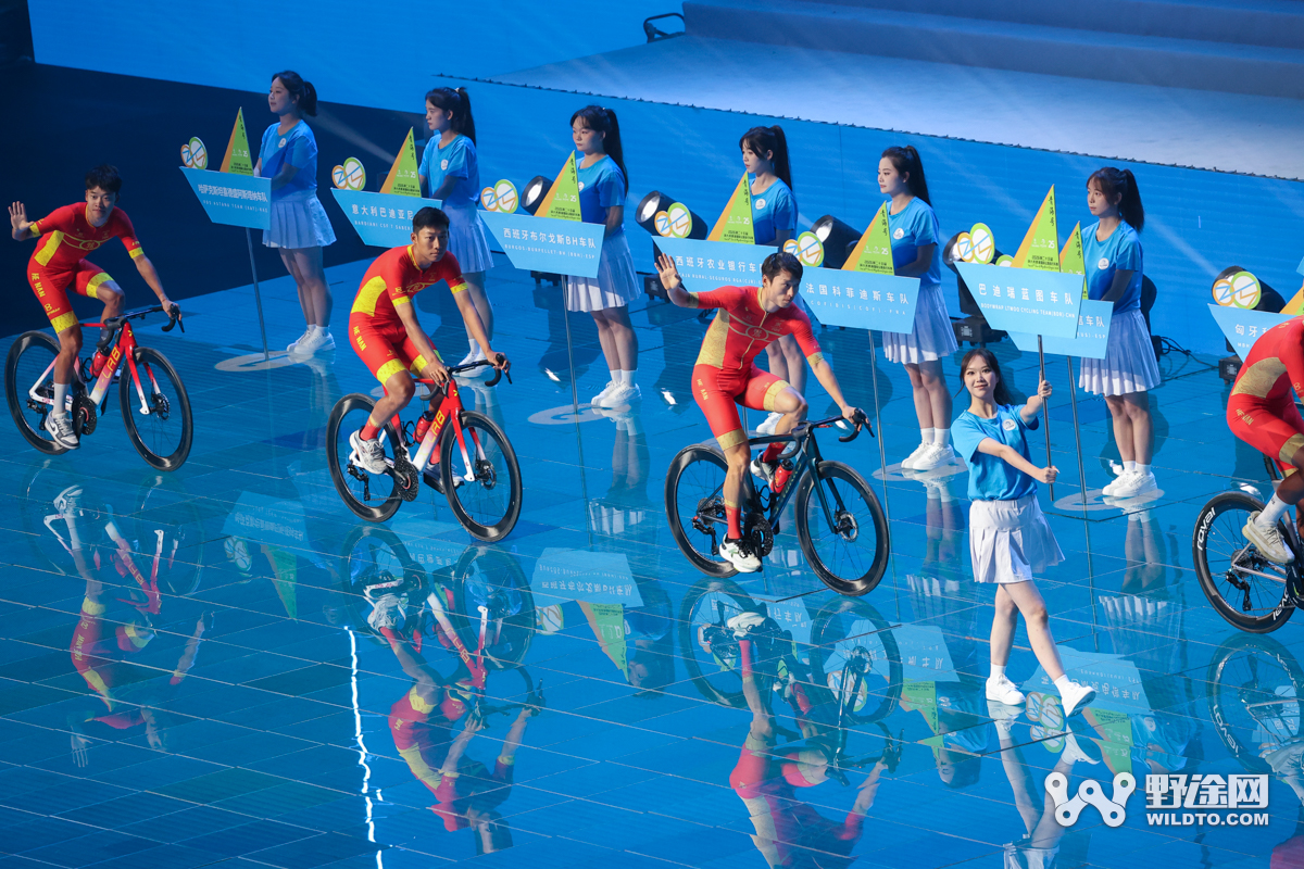2026年第二十五届环大美青海国际公路自行车赛隆重开幕