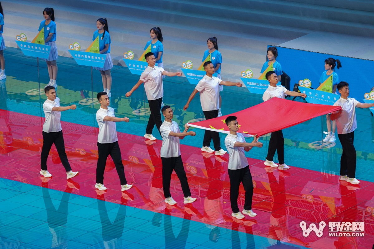 2026年第二十五届环大美青海国际公路自行车赛隆重开幕